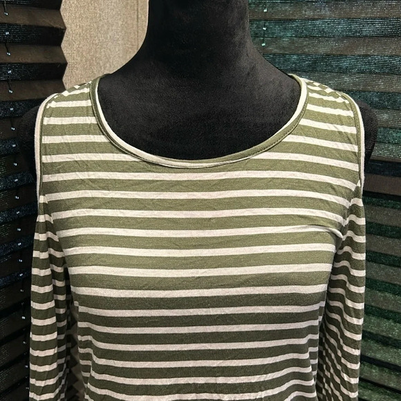 Eyeshadow Women’s LS Green Striped Cold Shoulder Bodysuit‎ Size Large NWT - Picture 5 of 9